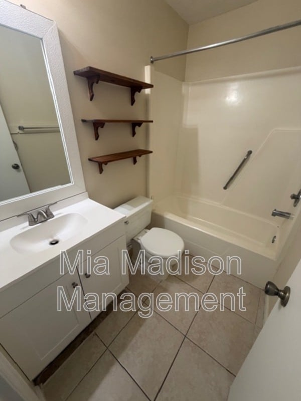 Building Photo - 11 Peach Ct