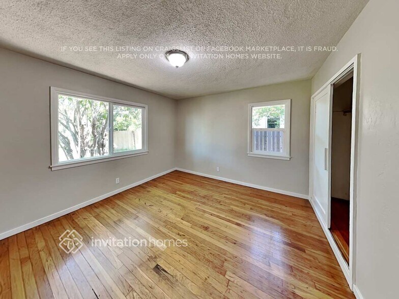 Building Photo - 2305 Carlsbad Ave