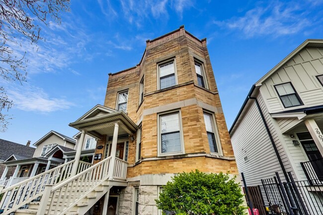 Building Photo - 2911 N Talman Ave