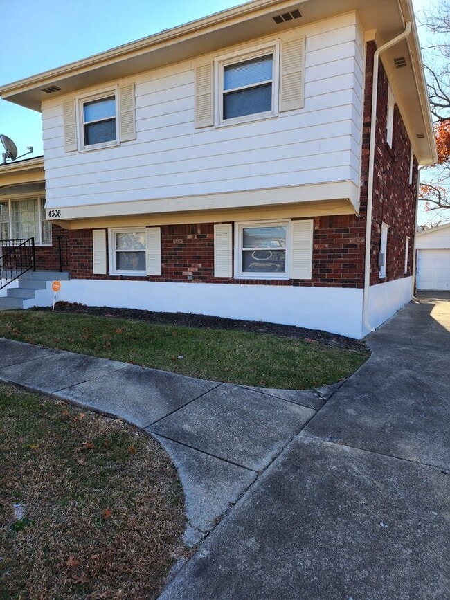 Building Photo - Beautiful 3 Bedroom 2 Bathroom Home