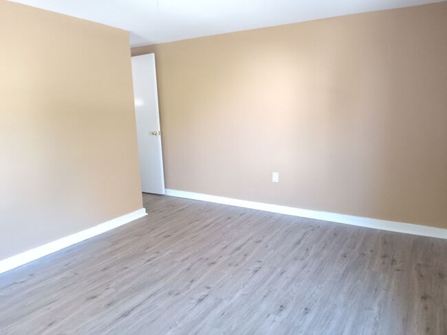 Building Photo - PRICE IMPROVEMENT Stunning 3 Bedroom Home FOR RENT in Millville NJ $1575