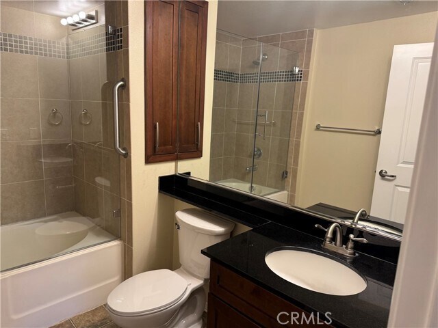 Building Photo - 2414 Scholarship