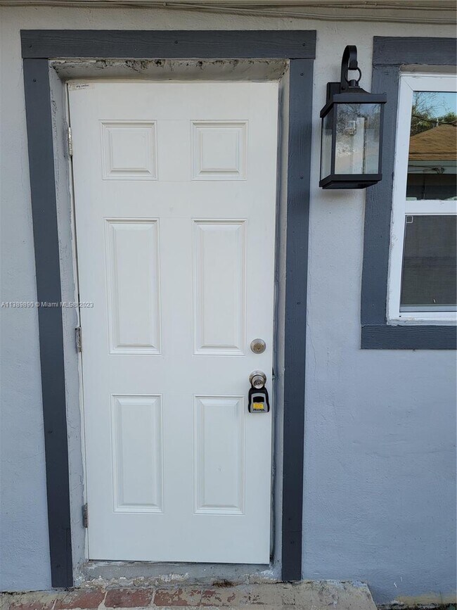 Primary Photo - 528 NW 23rd Ave