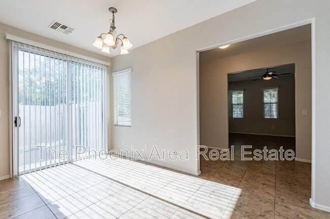 Building Photo - 2189 S Sanders Dr