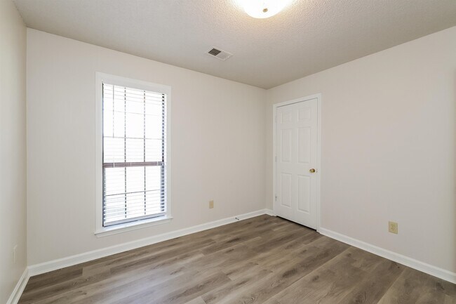 Building Photo - 7325 English Cove