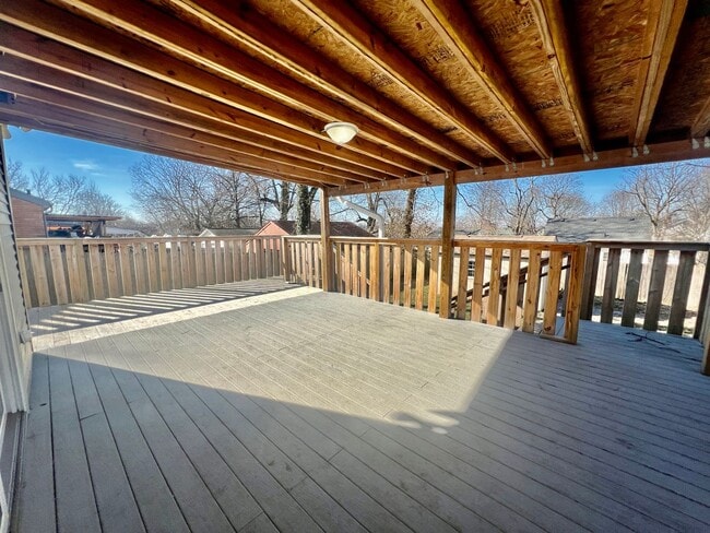 Building Photo - Move-In Ready 3-Bedroom Home with Modern Kitchen & Private Outdoor Oasis