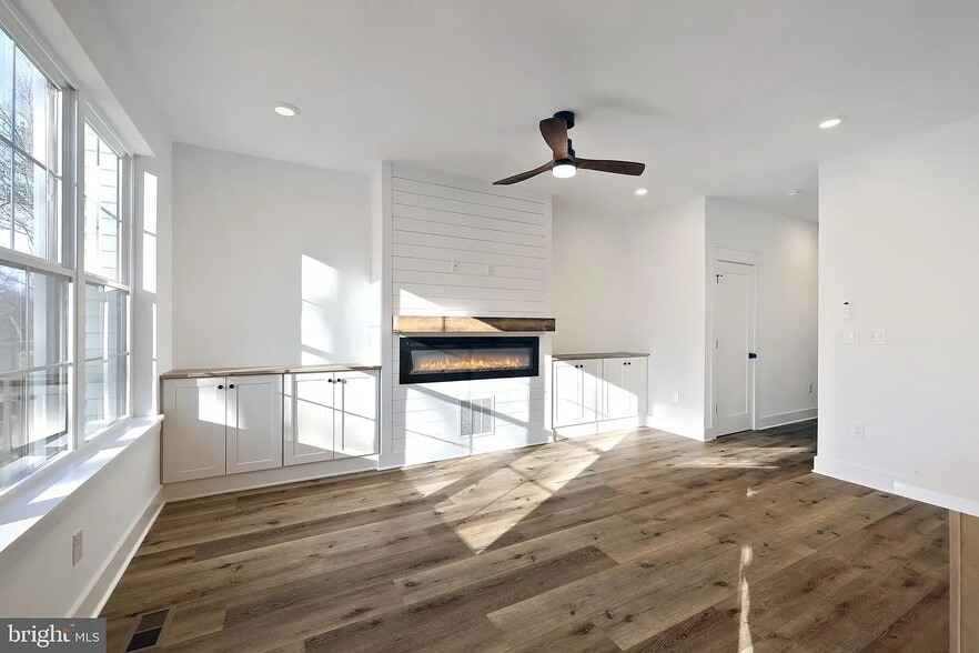 Building Photo - 1022 Trinity Rd