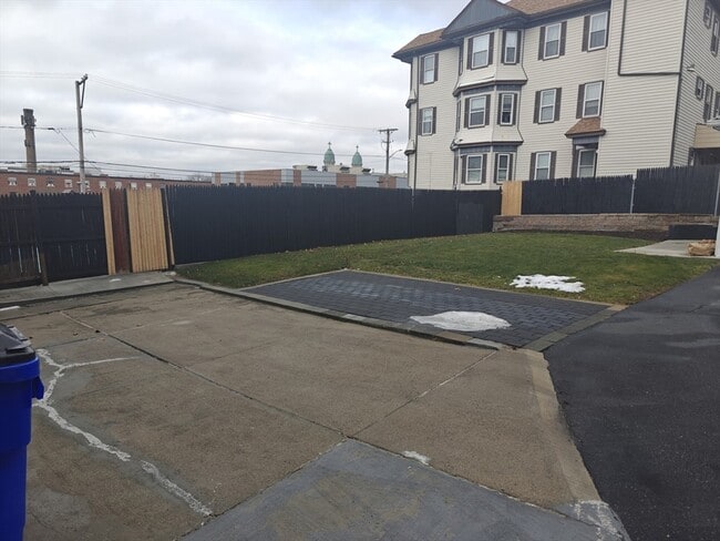 Building Photo - 452 Osborn St