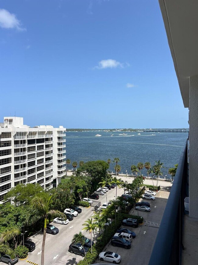 Building Photo - 1450 Brickell Bay Dr