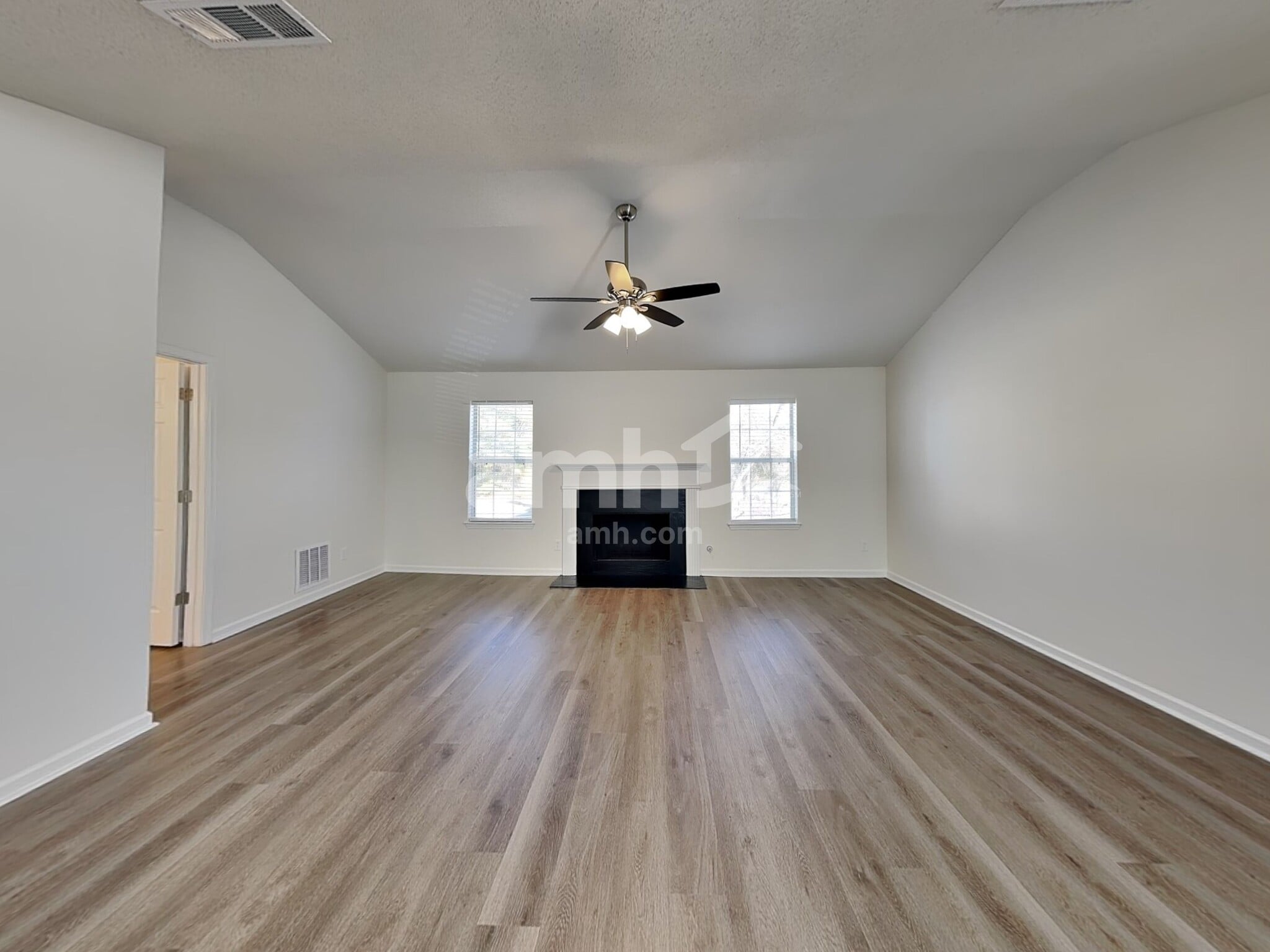 Building Photo - 6136 Swabia Ln