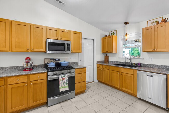 Building Photo - 117 Craftsman Dr