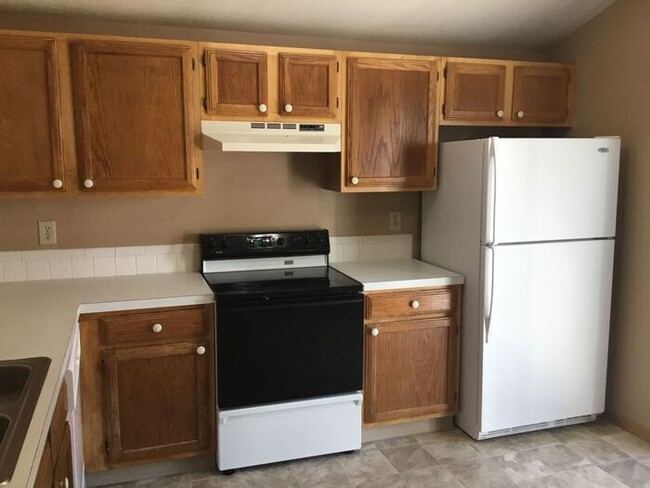Building Photo - Tri-level Home with 4 bedrooms in Loveland!
