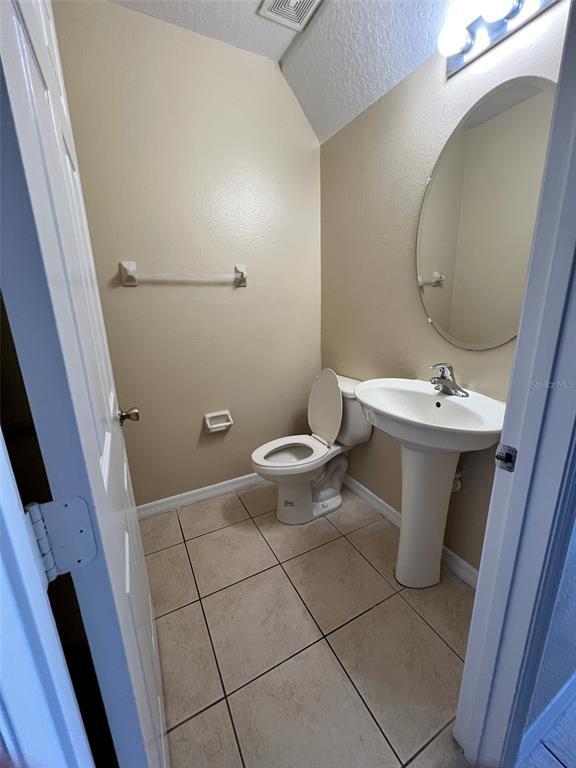 Building Photo - 2202 Seven Oaks Dr