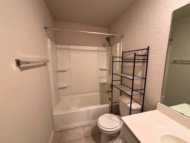 Building Photo - Spacious One Story 3 Bedroom Home with Covered Patio in Converse