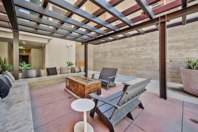 Building Photo - 315 J St