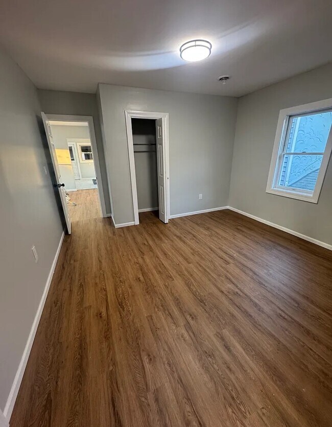 Building Photo - 27 Evans St