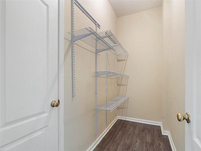 Building Photo - 1929 Hoods Fort Cir NW