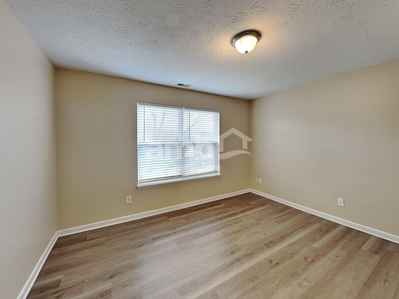 Building Photo - 11 Glenpark Ct