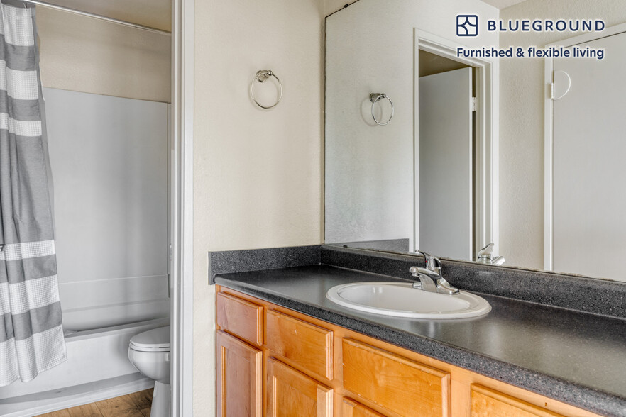 Building Photo - 467 Transom Ln