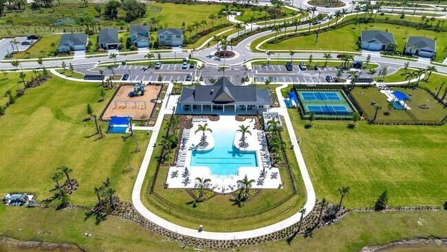 Building Photo - 6305 Cloverdale Ave