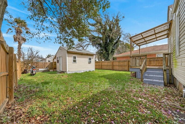 Building Photo - 1004 Woronoca Ave