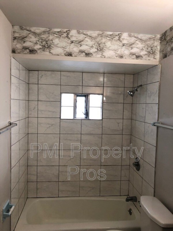 Building Photo - 4633 W Villard Ave