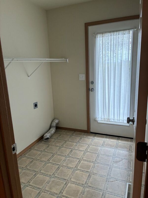 Building Photo - 292 Klinger St