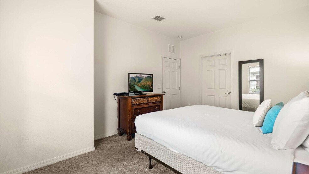 Building Photo - 5354 Diplomat Ct