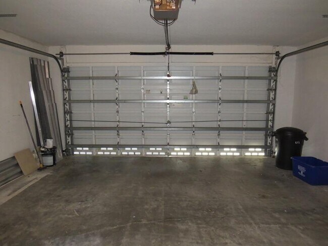 Building Photo - 5101 Prairie Dunes Village Cir