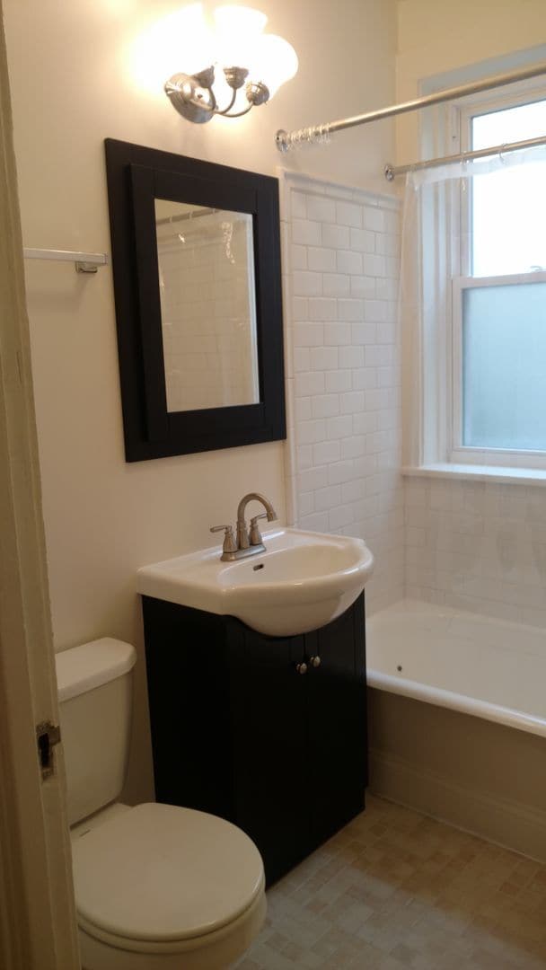 Building Photo - Cutest Apartment Ever - Horner Park (Montr...