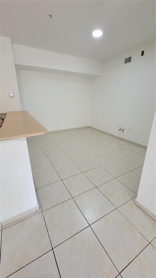 Building Photo - 7330 NW 114th Ave