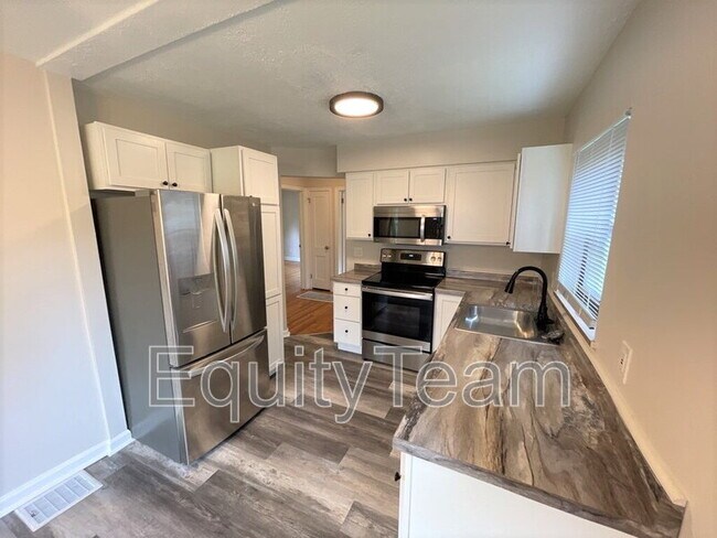 Building Photo - 2854 Allview Cir
