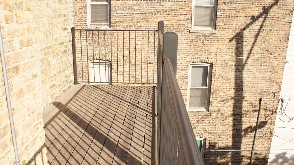 Building Photo - 1943 W Cuyler Ave