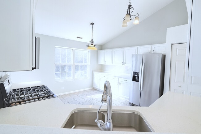 Building Photo - 2866 Stonewater Dr