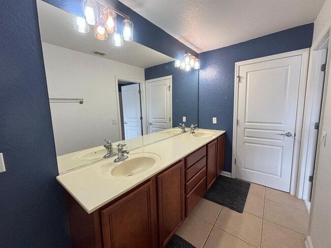 Building Photo - 7716 Fordson Ln