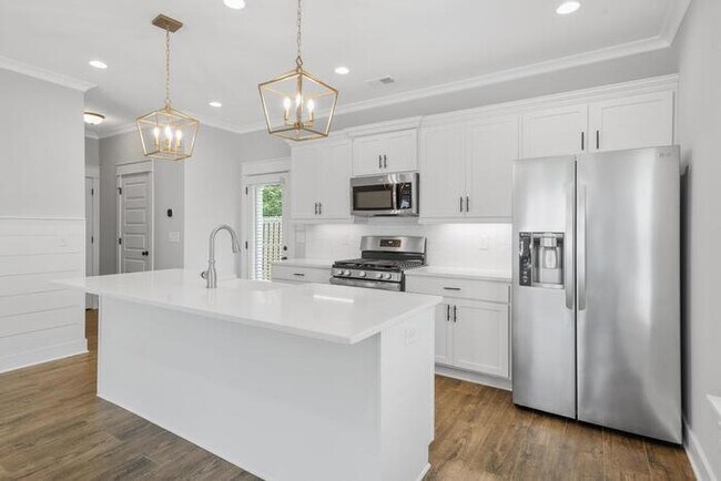 Building Photo - 1504 Cottage Grv