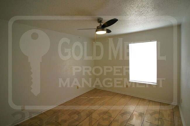 Building Photo - 2302 Hunt Dr