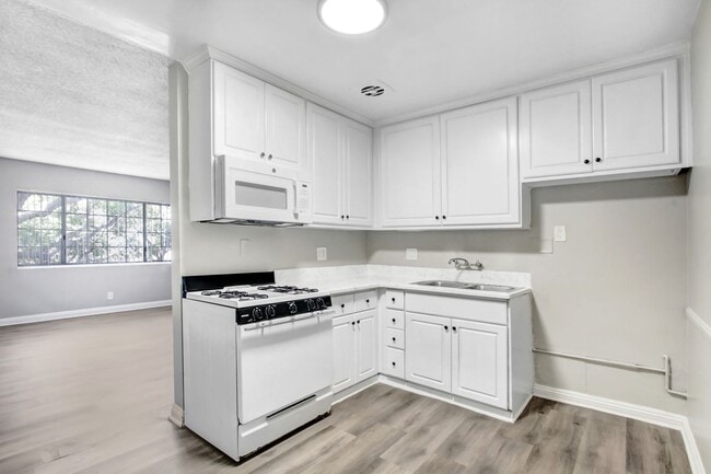 Building Photo - 1336 Stoneridge Ontario