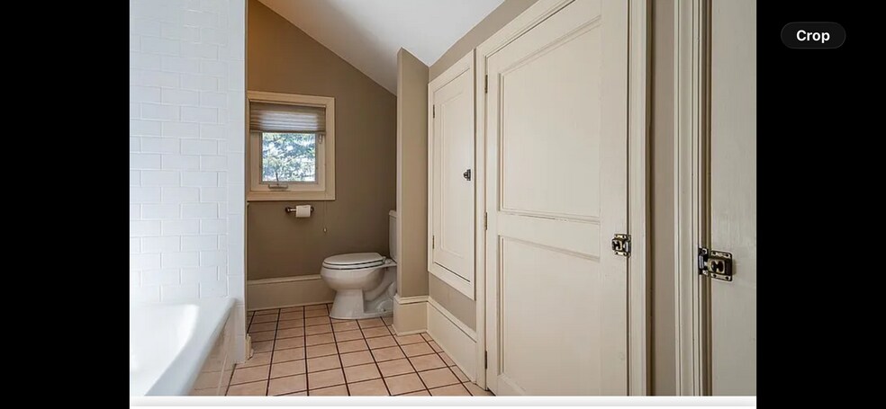 Building Photo - 207 E Main St