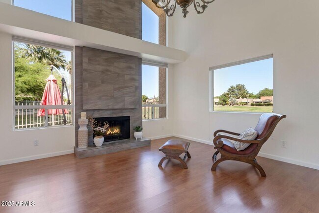 Building Photo - 4020 E Laurel Ln