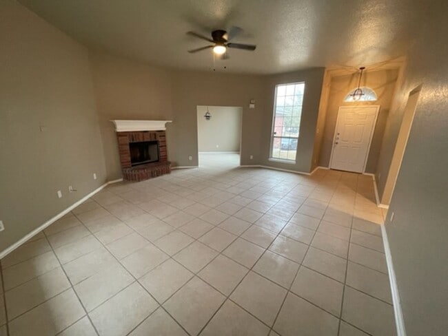 Building Photo - Beautiful One Story Home on a cul-de-sac near Lackland AFB