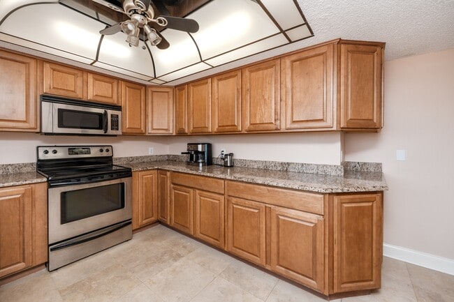 Building Photo - 736 Island Way