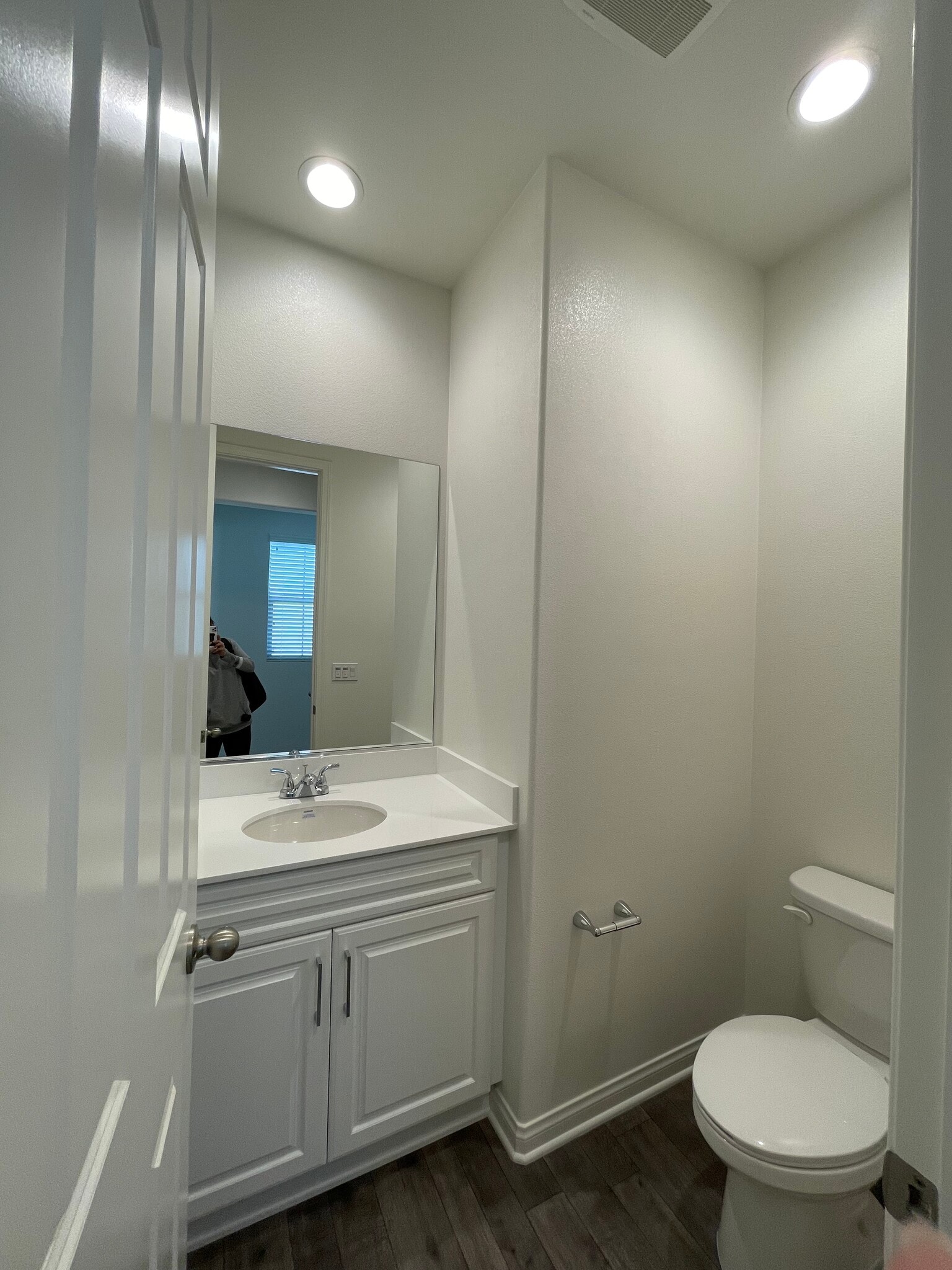 2nd floor full bth - 7566 Channel View St