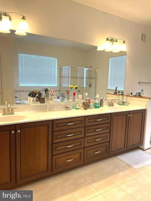 Building Photo - 7401 Travertine Dr