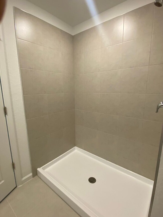 Building Photo - 4 Bed 2 Full Bath Single Family Home Available in SE Palm Bay FL!