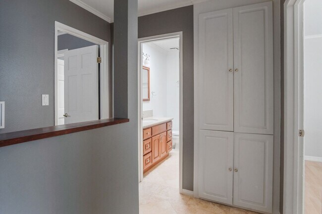 Building Photo - Renovated three-bedroom, three-bath 2-stor...