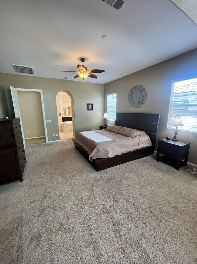 Building Photo - Fully?Furnished 4?Bed?|?3?Bath Pool Home i...