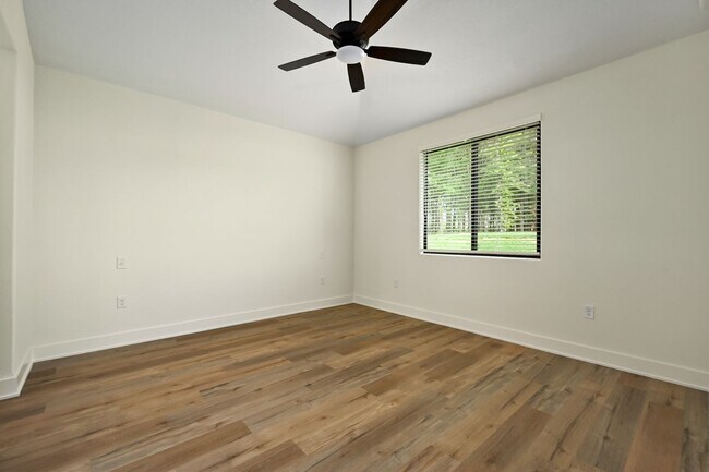 Building Photo - 100-102 Amberwood Ct