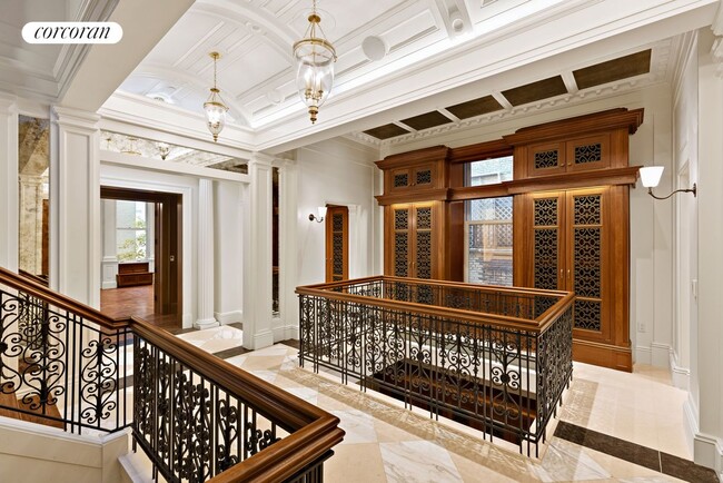 Building Photo - 4 E 64th St