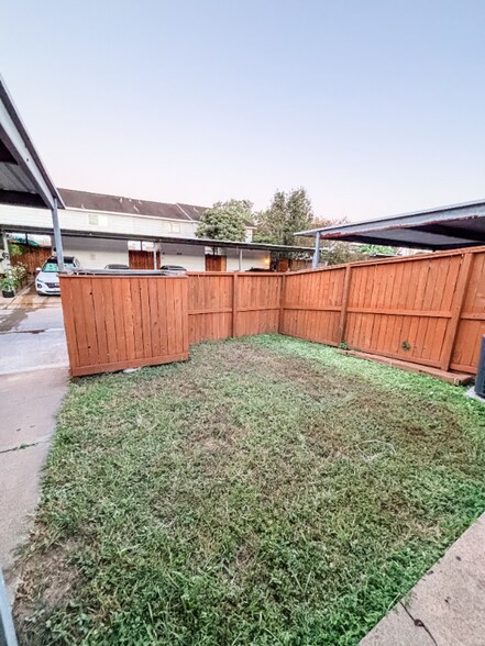 Building Photo - 6827 Chasewood Dr